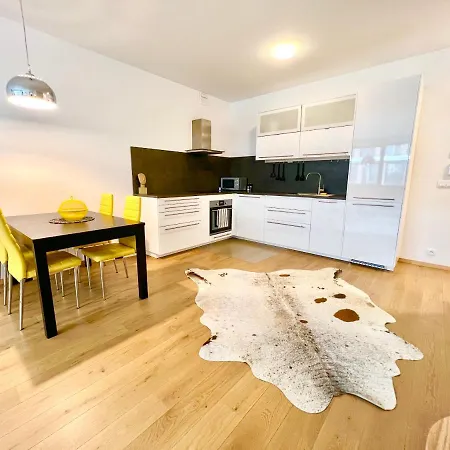 Riverside Luxury Daire *