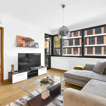 Riverside Luxury With Garage