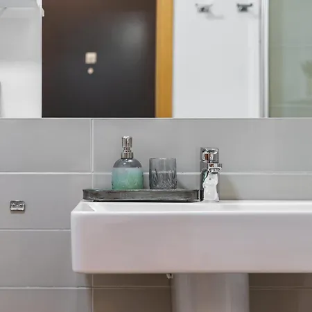 Riverside Luxury With Garage