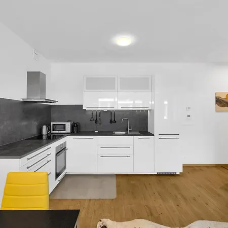Riverside Luxury With Garage Daire
