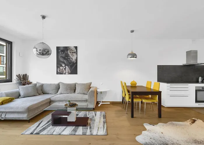 דירה Riverside Luxury With Garage ברטיסלאבה