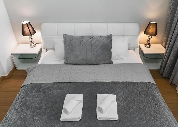 Riverside Luxury With Garage * ברטיסלאבה