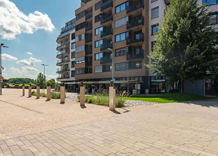 Riverside Luxury With Garage דירה *