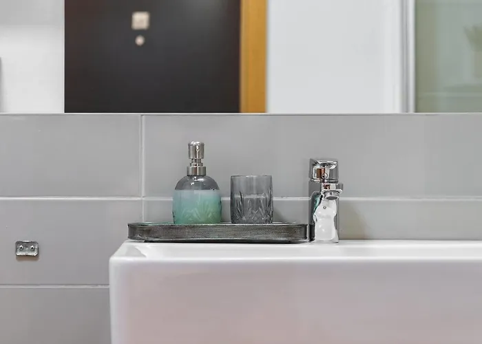 Riverside Luxury With Garage