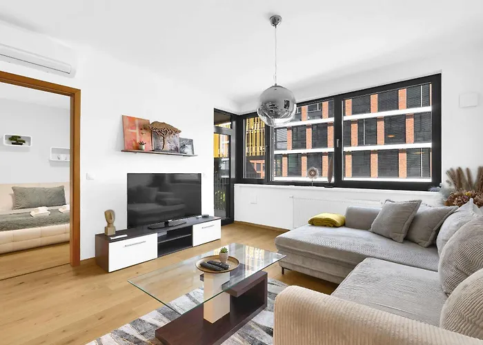 Riverside Luxury With Garage