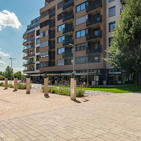 Riverside Luxury With Garage Διαμέρισμα *