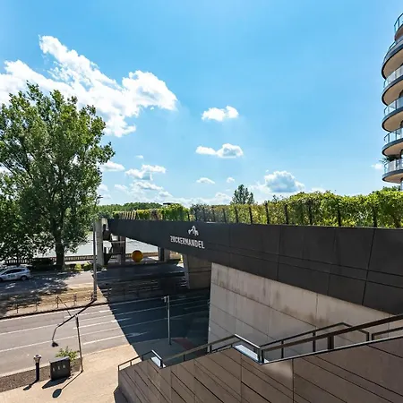 Διαμέρισμα Riverside Luxury With Garage Μπρατισλάβα