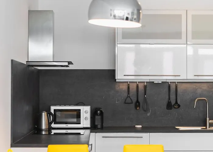 Riverside Luxury With Garage